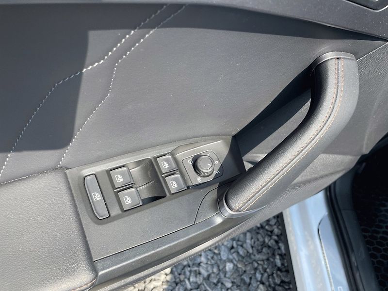 Cupra Formentor (2023) 1.5 TSI,110kW,1.Maj,ČR - fotka 29 z 38
