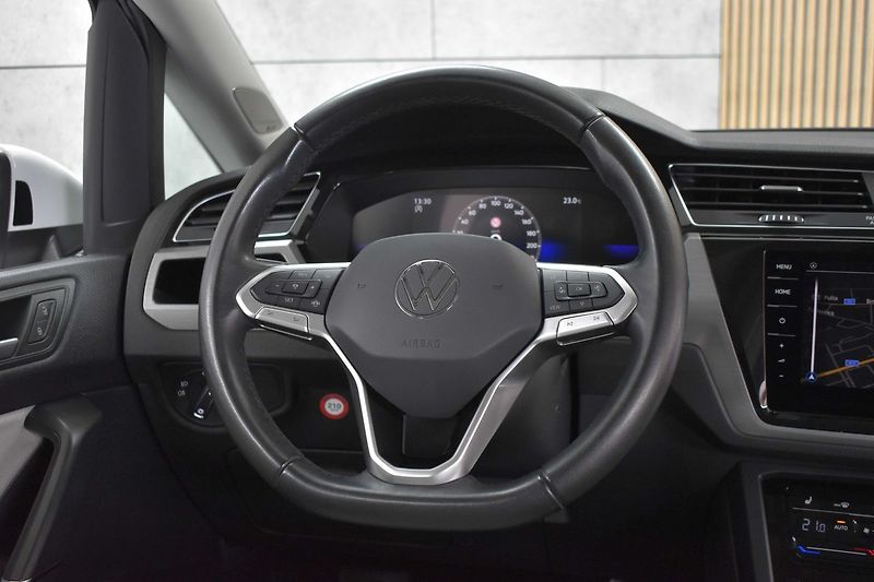 Volkswagen Touran 1.5 TSI TAŽNÉ*7.MÍST*DPH*ČR 1M - fotka 20 z 46