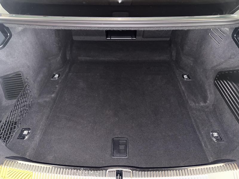 Audi S8 B&O-Adv. Carbon Matrix Pano TV - fotka 20 z 52