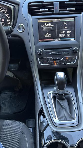 Ford Mondeo (2015) Vignale 2.0 TDCi 132kW PwShift - fotka 9 z 11