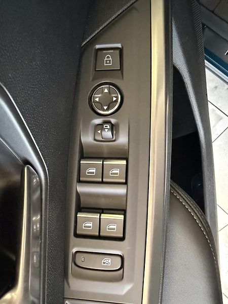 Peugeot 5008 (2026) GT Hybrid 145 e-DCS6 SUMMER BL - fotka 28 z 28