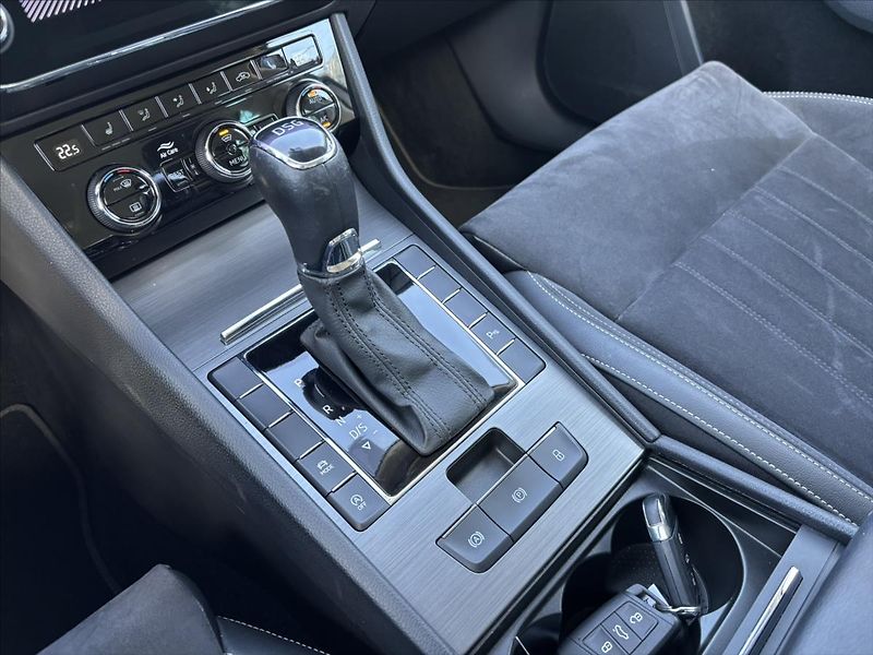 Škoda Superb 2,0 TDi AT Style SERVIS - fotka 31 z 43