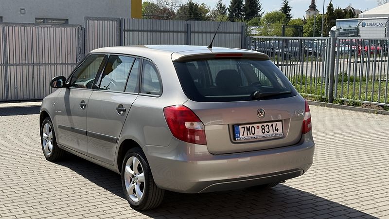 Škoda Fabia (2010) 1.4*16V*63kW*KLIMA*SERVIS* - fotka 3 z 16