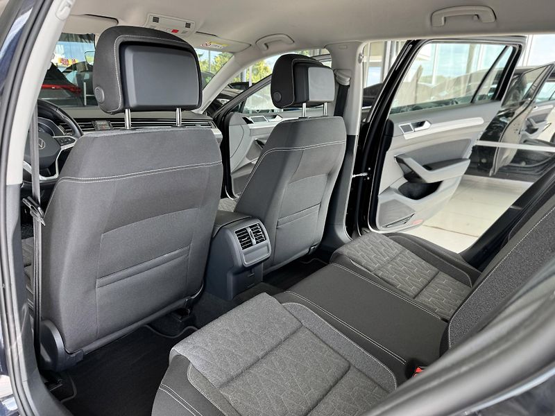 Volkswagen Passat 2,0TDI DSG*Navi*Distronic*DPH - fotka 17 z 34