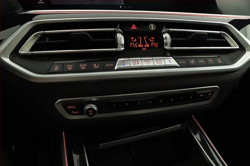 BMW X7 (2022) xDrive40d - fotka 29 z 30