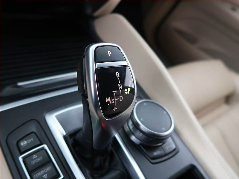 BMW X6 (2018) xDrive30d - fotka 13 z 23