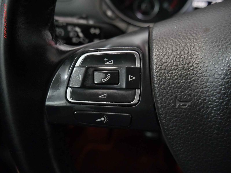 Volkswagen Golf (2009) 2.0 TDi, DSG, temp - fotka 12 z 18