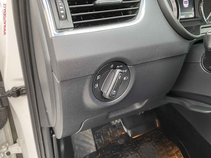 Škoda Octavia (2018) 1.6 TDi, ČR, Style, LED - fotka 14 z 18