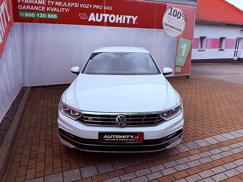 Volkswagen Passat 2.0 TDi DSG R-Line, ČR - fotka 2 z 26