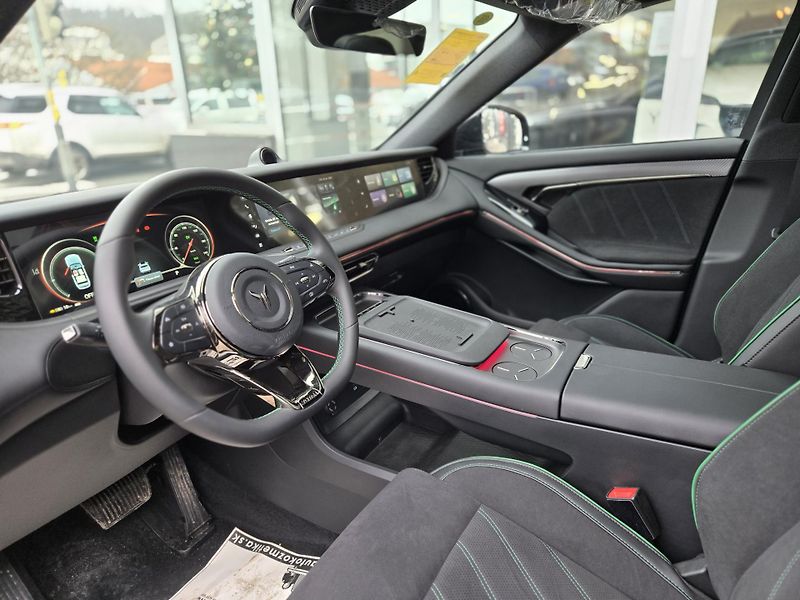 Voyah FREE 318 REV (2025) REV 318 AWD Hybrid - fotka 9 z 17
