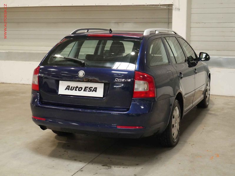 Škoda Octavia (2010) 1.6TDi, Ambiente - fotka 6 z 15
