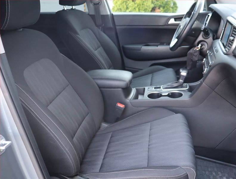 Kia Sportage (2020) 1.6 T-GDI, Automat, Serv.kniha - fotka 9 z 24