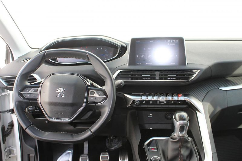 Peugeot 3008 (2018) ACTIVE 2.0 BLUEHDI 150 MAN6 - fotka 15 z 16