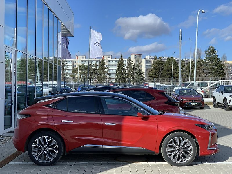 DS Automobiles DS4 TROCADERO 1.5 BlueHDi 96kW AT8 - fotka 10 z 29