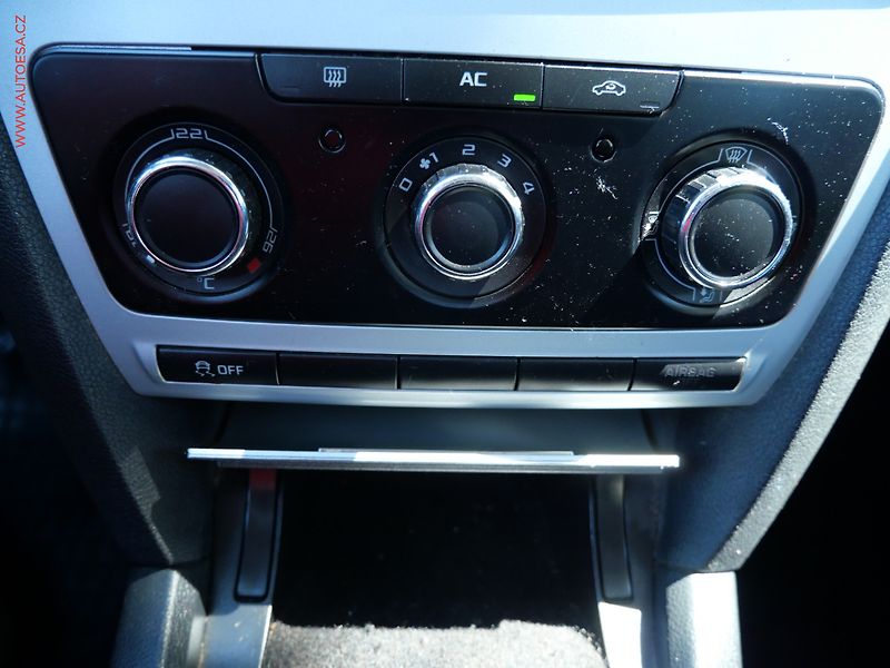 Škoda Octavia (2010) 1.6TDi, ČR, Ambiente, TZ - fotka 19 z 19