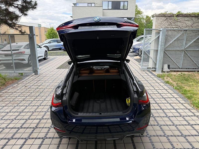 BMW Ostatní eDrive 40, Tažné, M-paket, - fotka 35 z 40