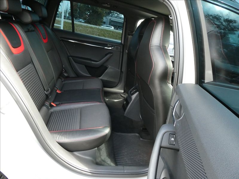 Škoda Octavia 2,0 TSi 162kW RS NAVI,EL. ŠÍBR - fotka 26 z 47