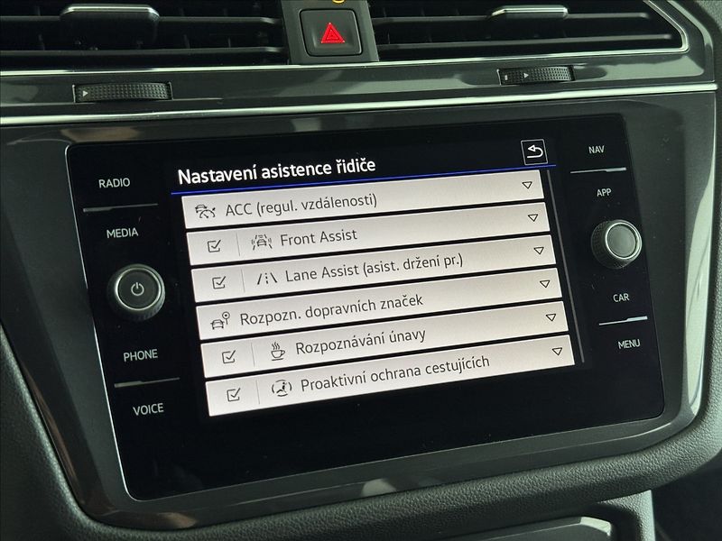 Volkswagen Tiguan Allspace 2,0 TDi  DSG 4x4 R-Line Matrix - fotka 30 z 45