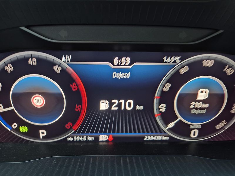 Škoda Superb Combi 2,0TDi 110kw DSG 17ALU - fotka 6 z 20