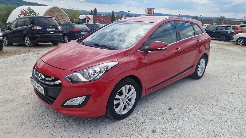 Hyundai i30 1,6 I - fotka 3 z 10