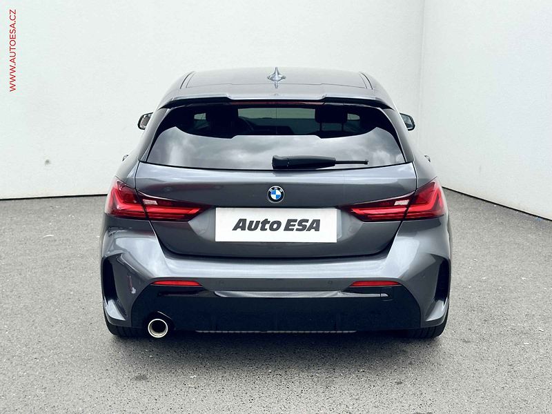 BMW Řada 1 (2020) 1.5T 118i, M Sport, AT, +ALU - fotka 5 z 17