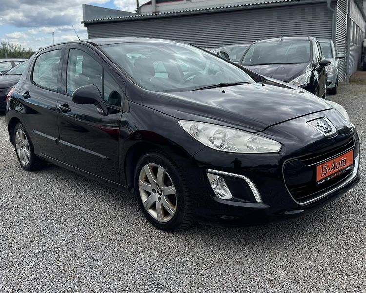 Peugeot 308 (2013) - fotka 2 z 12