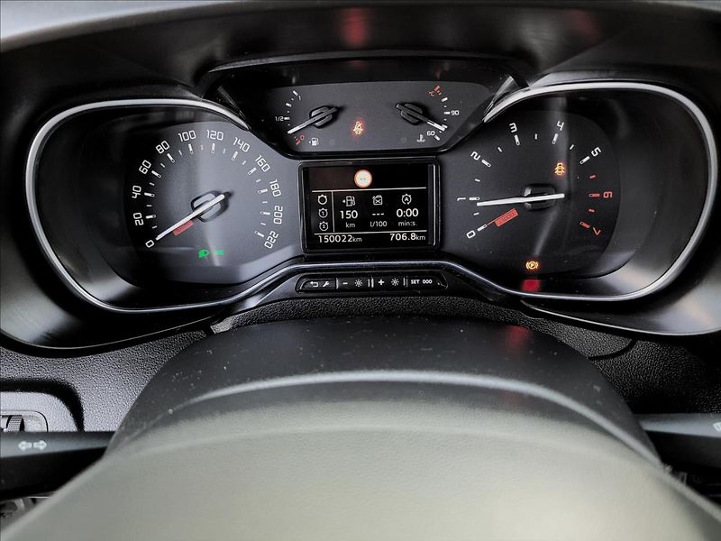 Citroën Berlingo 1,5 HDI,XL,7míst,navi,tažné - fotka 25 z 49
