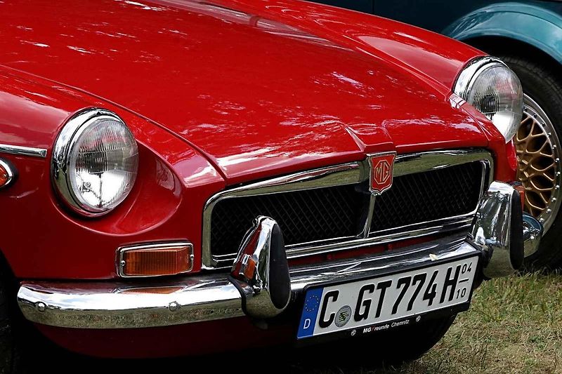 Sokolovská soutěž ElegancRallye vystavila železné miláčky u zámku Kynžvart