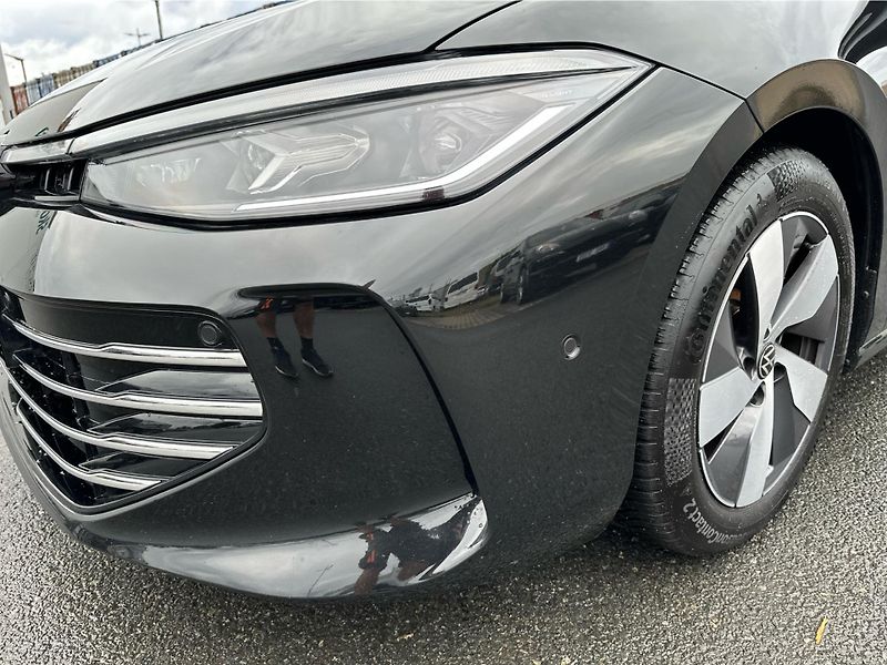 Volkswagen Passat Variant Elegance 2,0 TDI 110 k - fotka 21 z 24