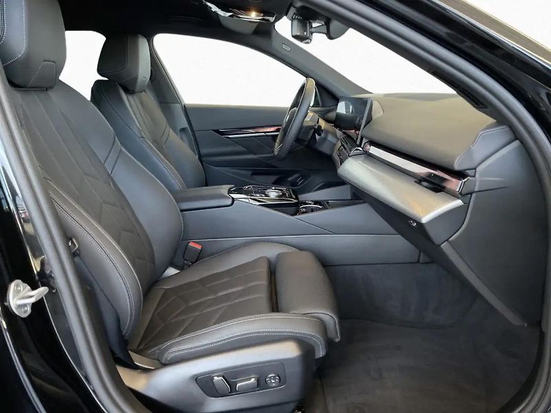 BMW i5 xDrive40 M-Sport Park/Driv Pro - fotka 6 z 10