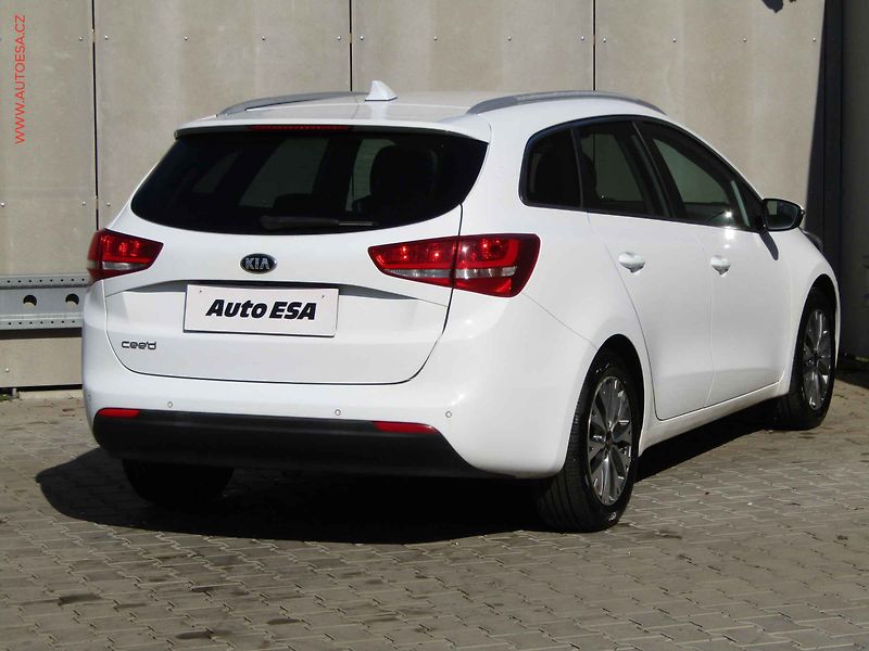 Kia Ceed (2017) 1.6i, 1.maj,ČR, Klima - fotka 4 z 18