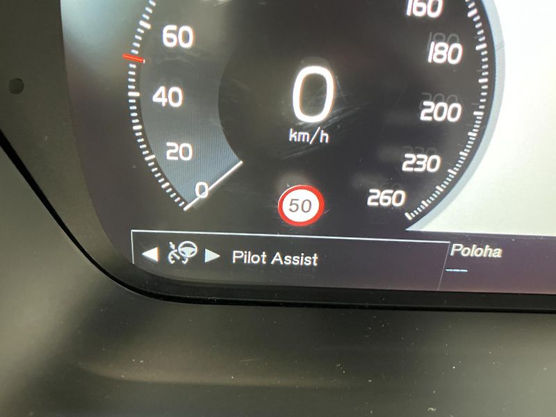 Volvo XC90 D5 AWD Momentum AT8, ČR - fotka 30 z 50