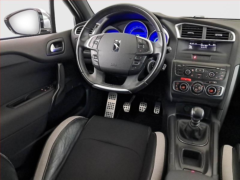 Citroën DS4 (2013) 1.6 e-HDi, ČR,1.maj - fotka 7 z 19