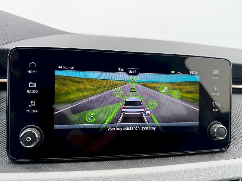 Škoda Kamiq (2025) 1.0 TSI 85kW DSG Top Selection - fotka 16 z 35