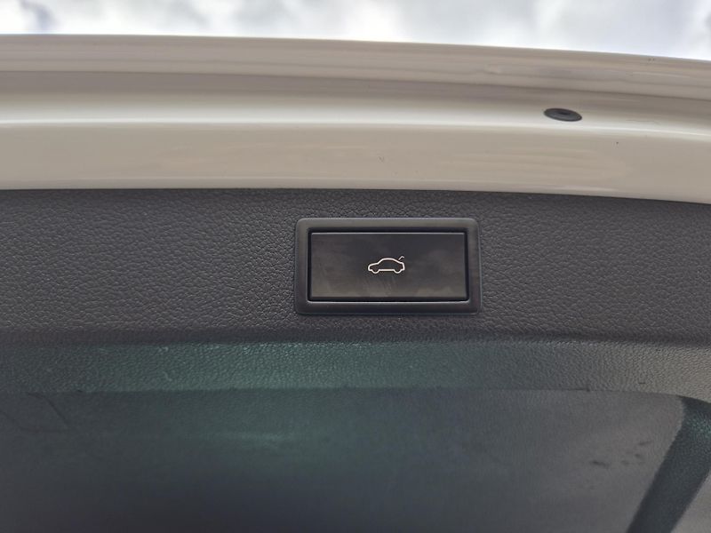 Škoda Superb Combi 2,0TDi 110kw DSG 17ALU - fotka 49 z 53