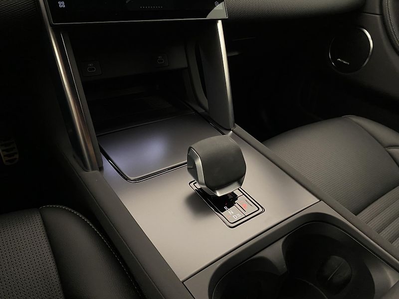 Land Rover Discovery Sport D200 DYNAMIC SE REZERVACE - fotka 28 z 53