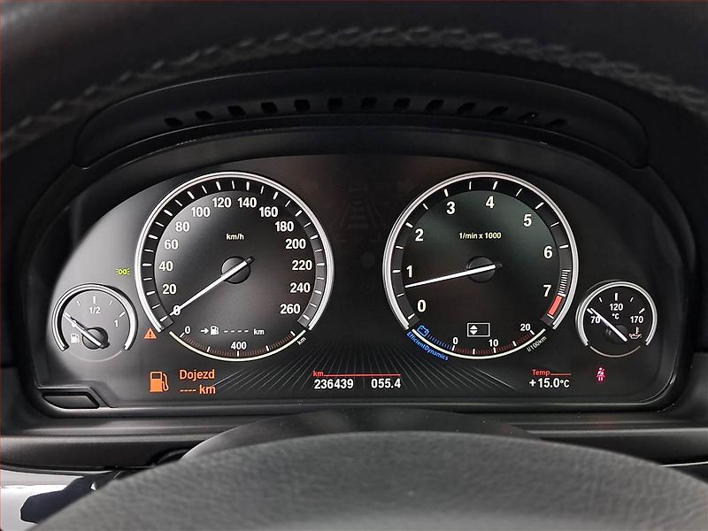 BMW Řada 5 (2015) 535i, Kůže, Navi, Bi-Xenony - fotka 11 z 22