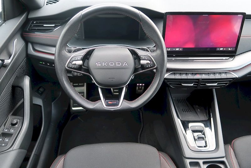 Škoda Octavia (2025) RS 2,0 TSI 195 kW DSG - fotka 23 z 30