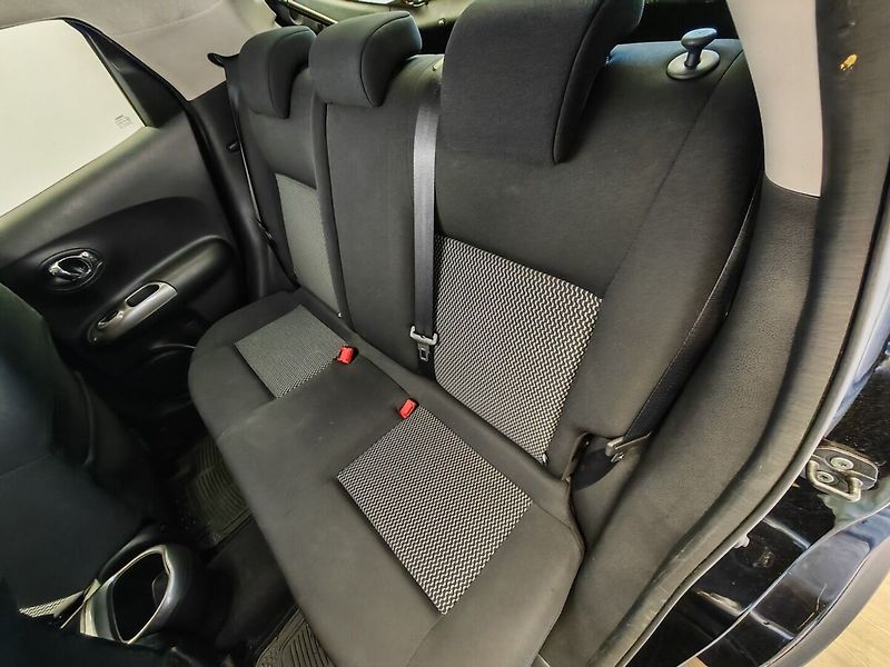 Nissan Juke 1.6 Acenta Automat - fotka 13 z 33