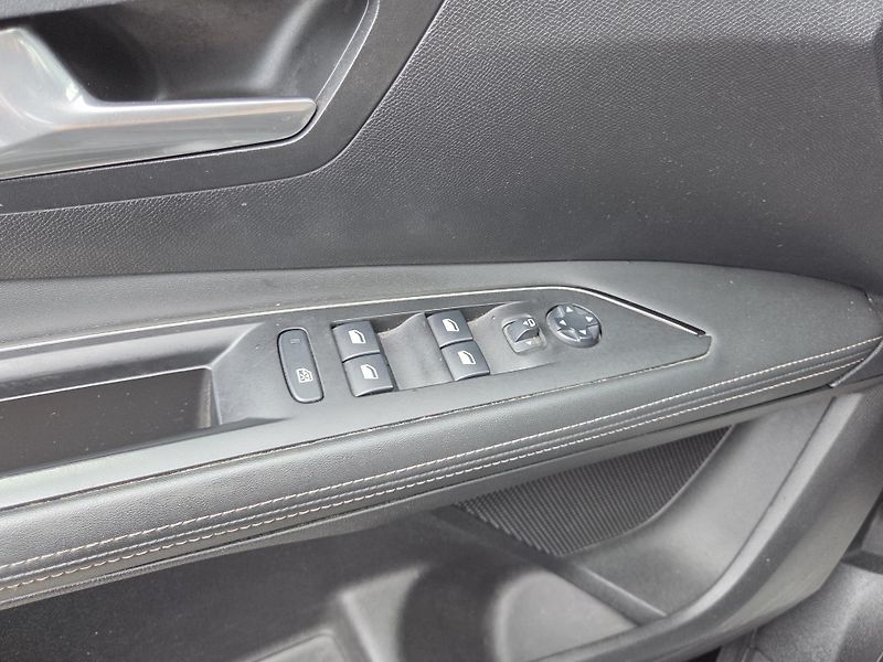 Peugeot 3008 (2019) 1.2 PT 130 ALLURE MAN6 - fotka 20 z 24