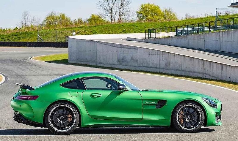 Mercedes-AMG GT R.