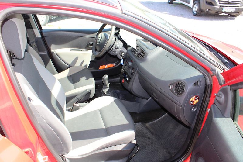 Renault Clio (2011) 1,2i EL.OKNA ABS SERVO CENTRÁL - fotka 13 z 16