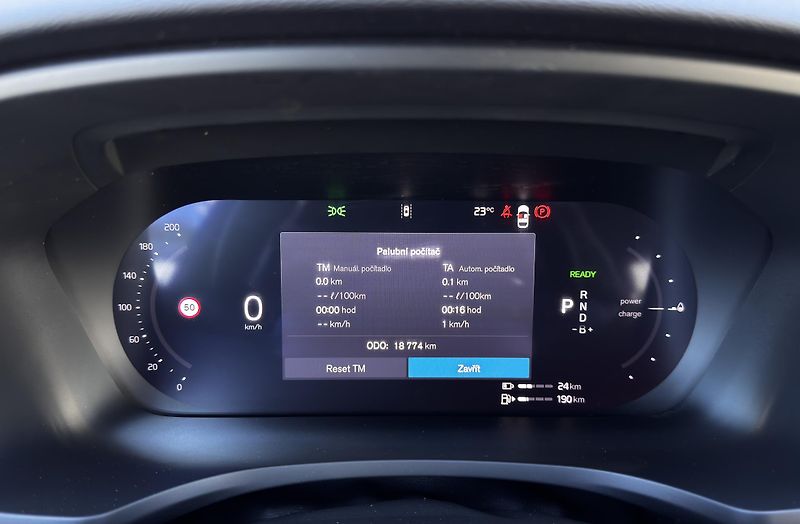 Volvo V60 T8 AWD 360 VYH. ČELNÍ + kola - fotka 26 z 42