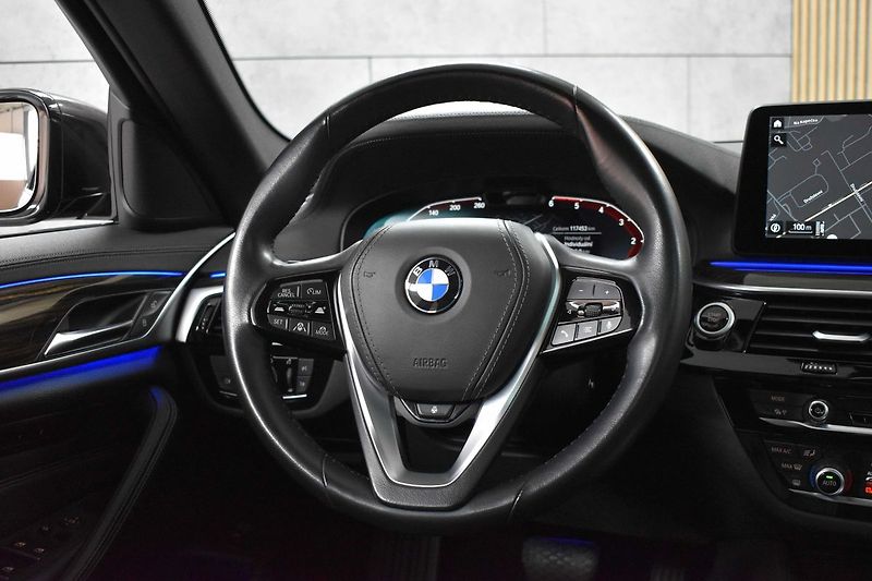 BMW Řada 5 530d xD TAŽNÉ*N.TOPENÍ*ČR 1.M* - fotka 19 z 51