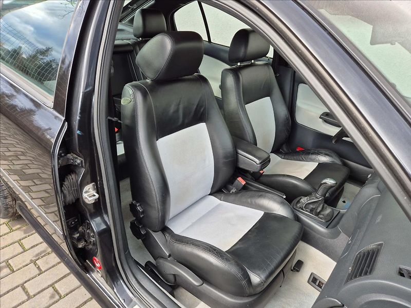 Škoda Octavia 1,8 Turbo RS 163T/Km !! - fotka 19 z 26