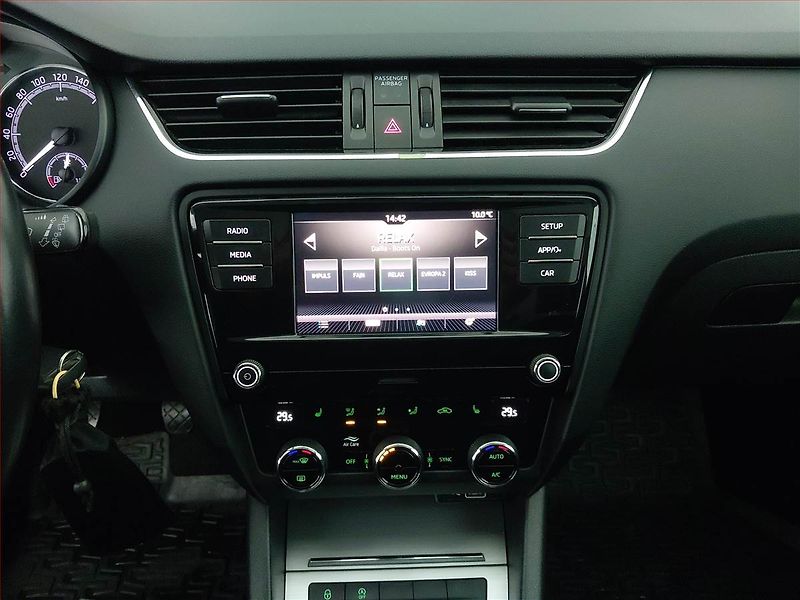 Škoda Octavia (2019) Elegance 1.6 TDI, Tempomat - fotka 12 z 18