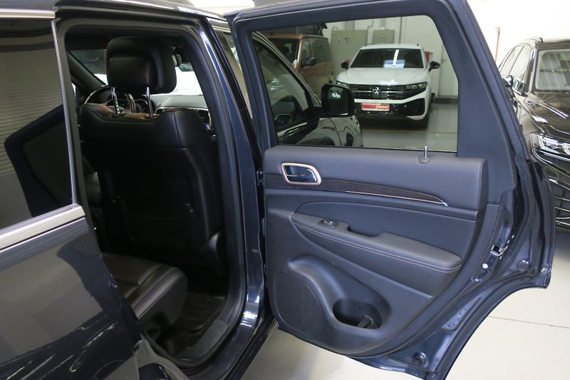 Jeep Grand Cherokee (2016) 3.0TD V6 140 kW ČR VZDUCH - fotka 43 z 50