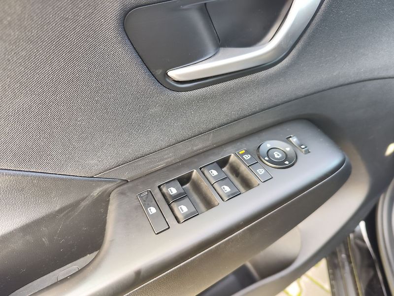 Hyundai Kona 1.0 T-GDI/88kW Sound - fotka 31 z 32