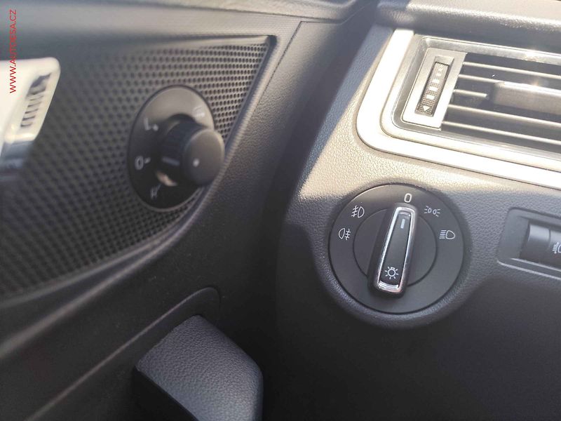 Škoda Rapid (2016) 1.4 TDi, ČR, AC, STK6/28 - fotka 18 z 19