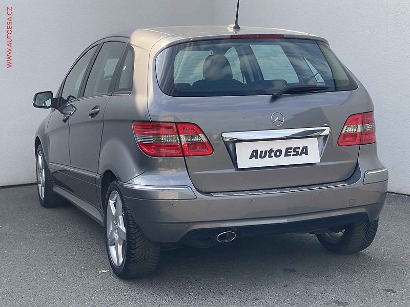 Mercedes-Benz Třídy B (2009) 1.7i B170, AC, park.čidla - fotka 6 z 15